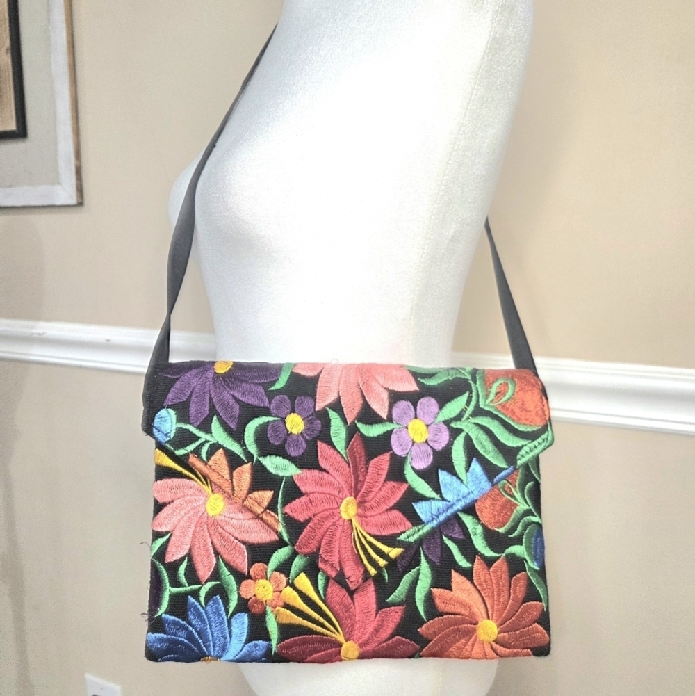 NWT Hand-Embroidered Floral Crossbody Bag - Handcrafted from Costa Rica.